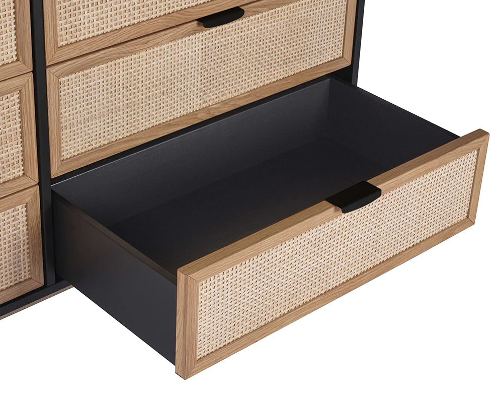 Avida Dresser